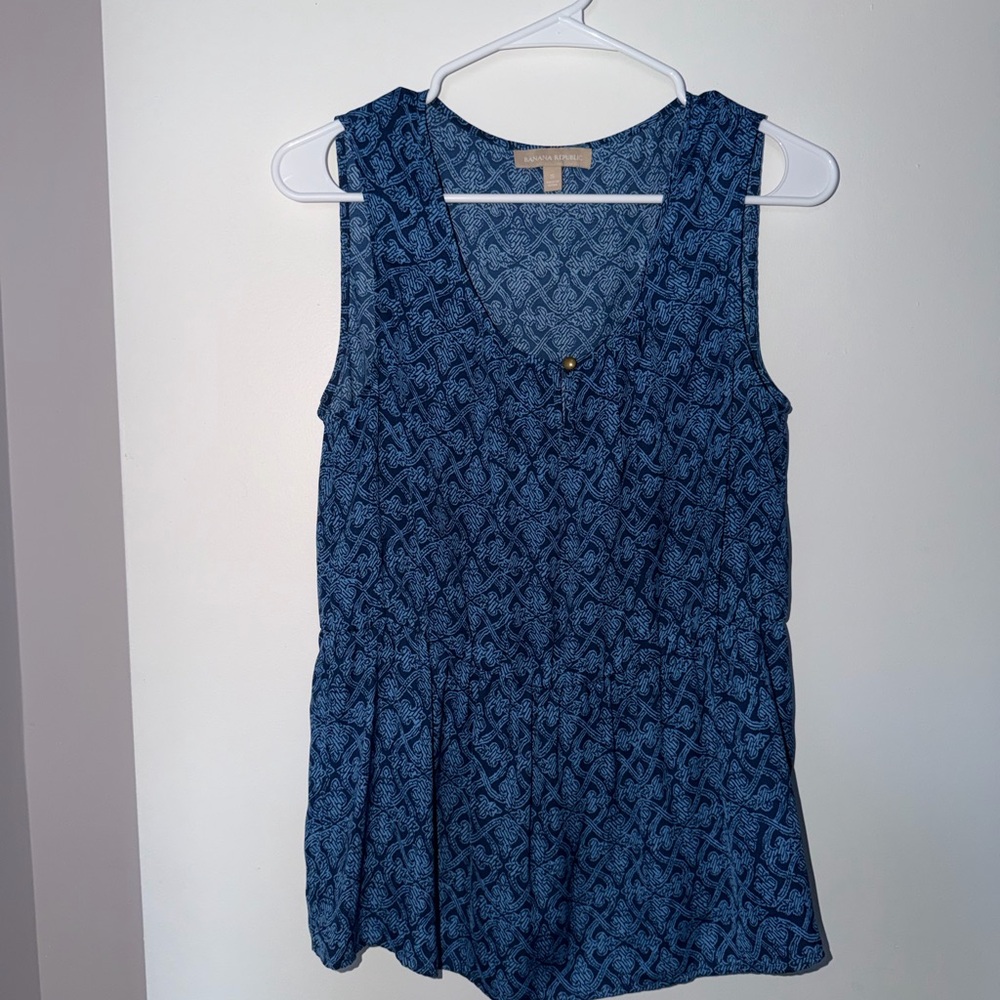 Banana Republic Navy Blue Patterned V-Neck Sleeveless Top